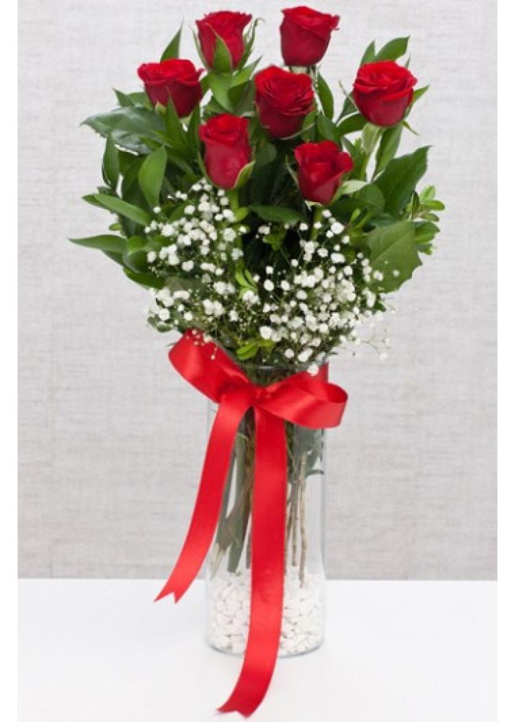 Cam Vazoda 7 adet Kırmızı Gül