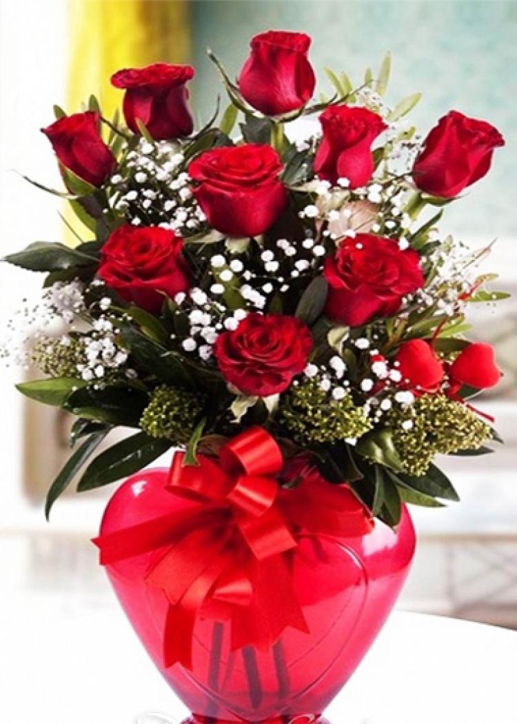 Kalpli Vazoda Güller